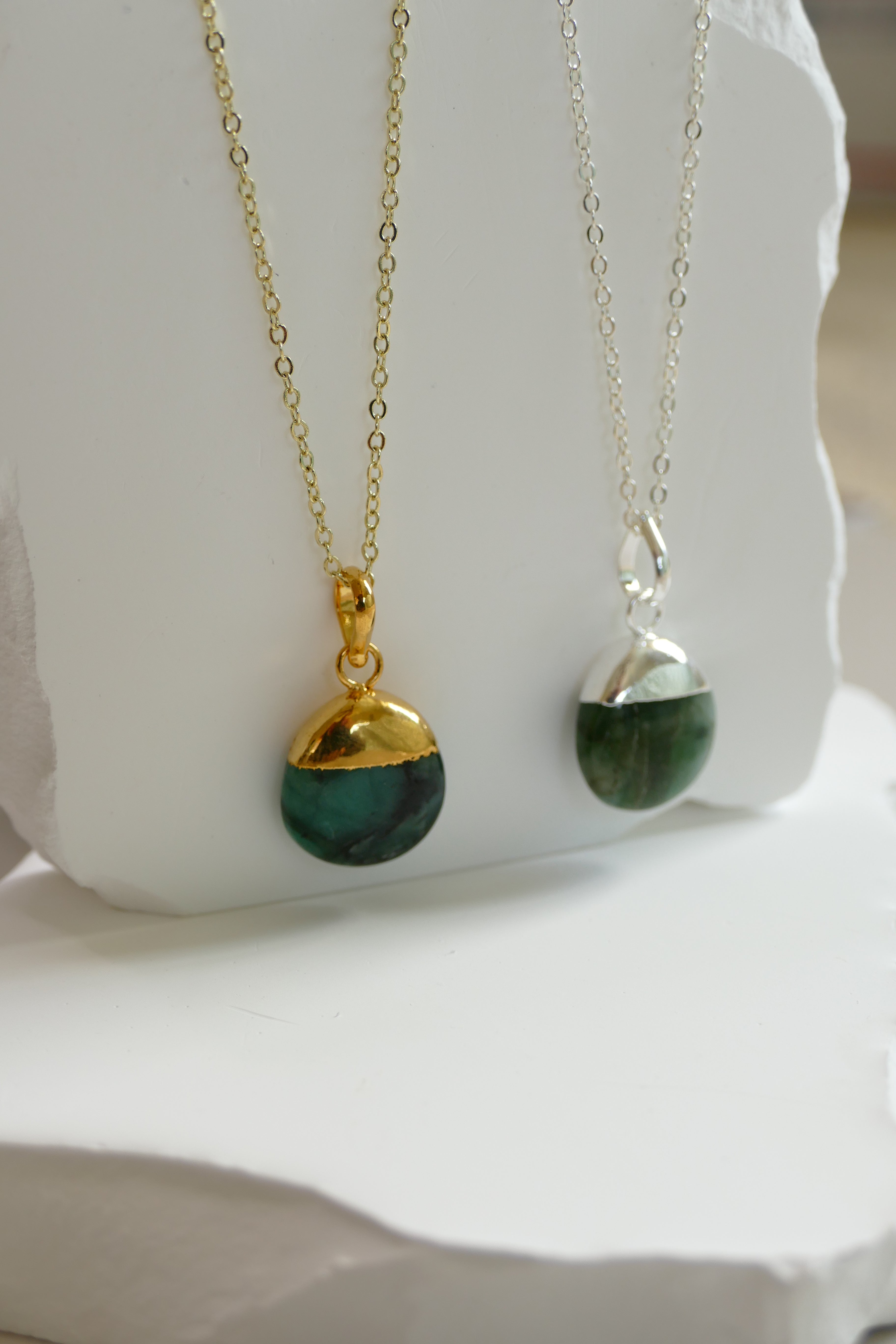 Polished Emerald Diffusing Necklace