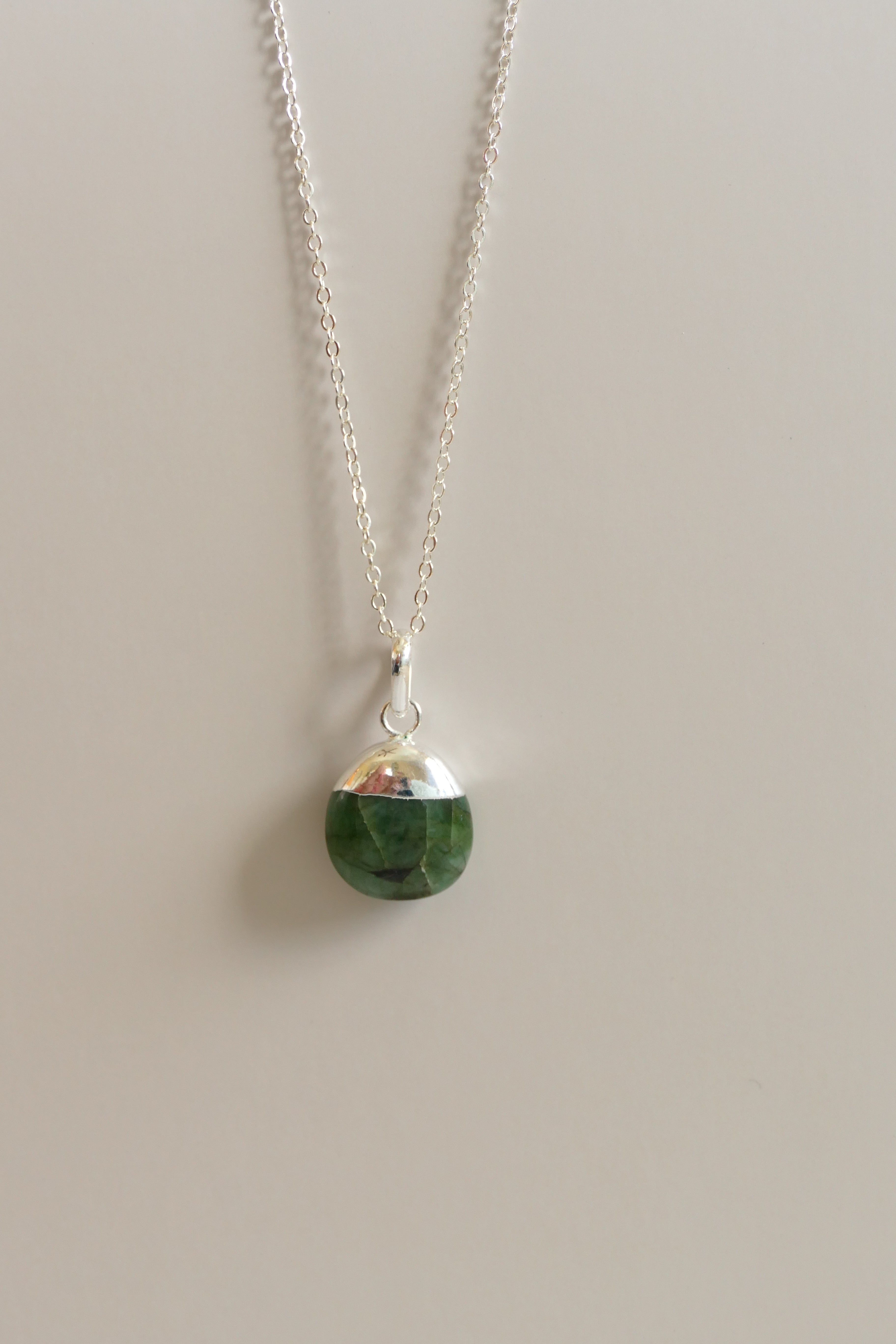 Polished Emerald Diffusing Necklace
