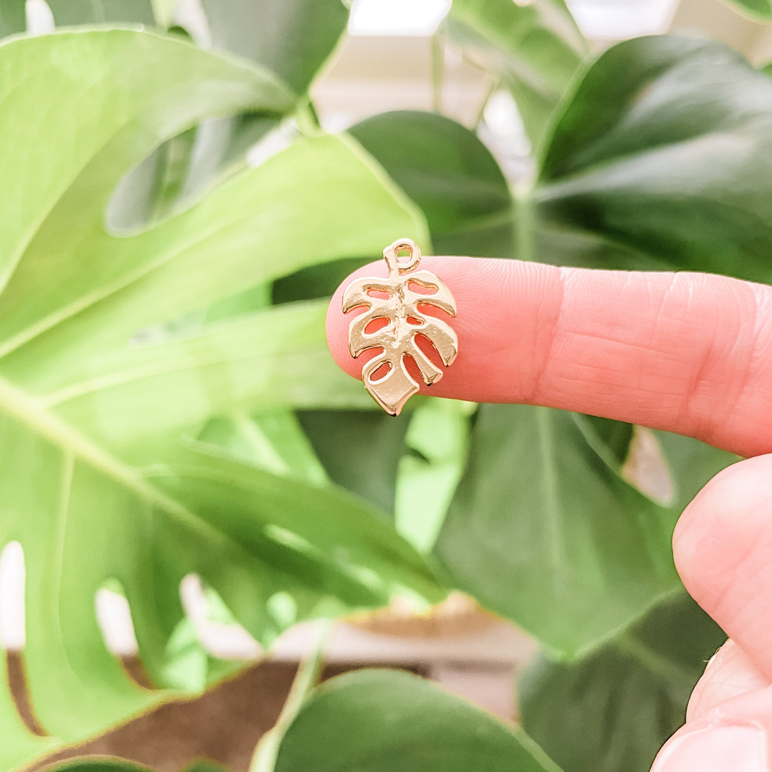 Leaf Diffuser Necklace - Put on Love Designs