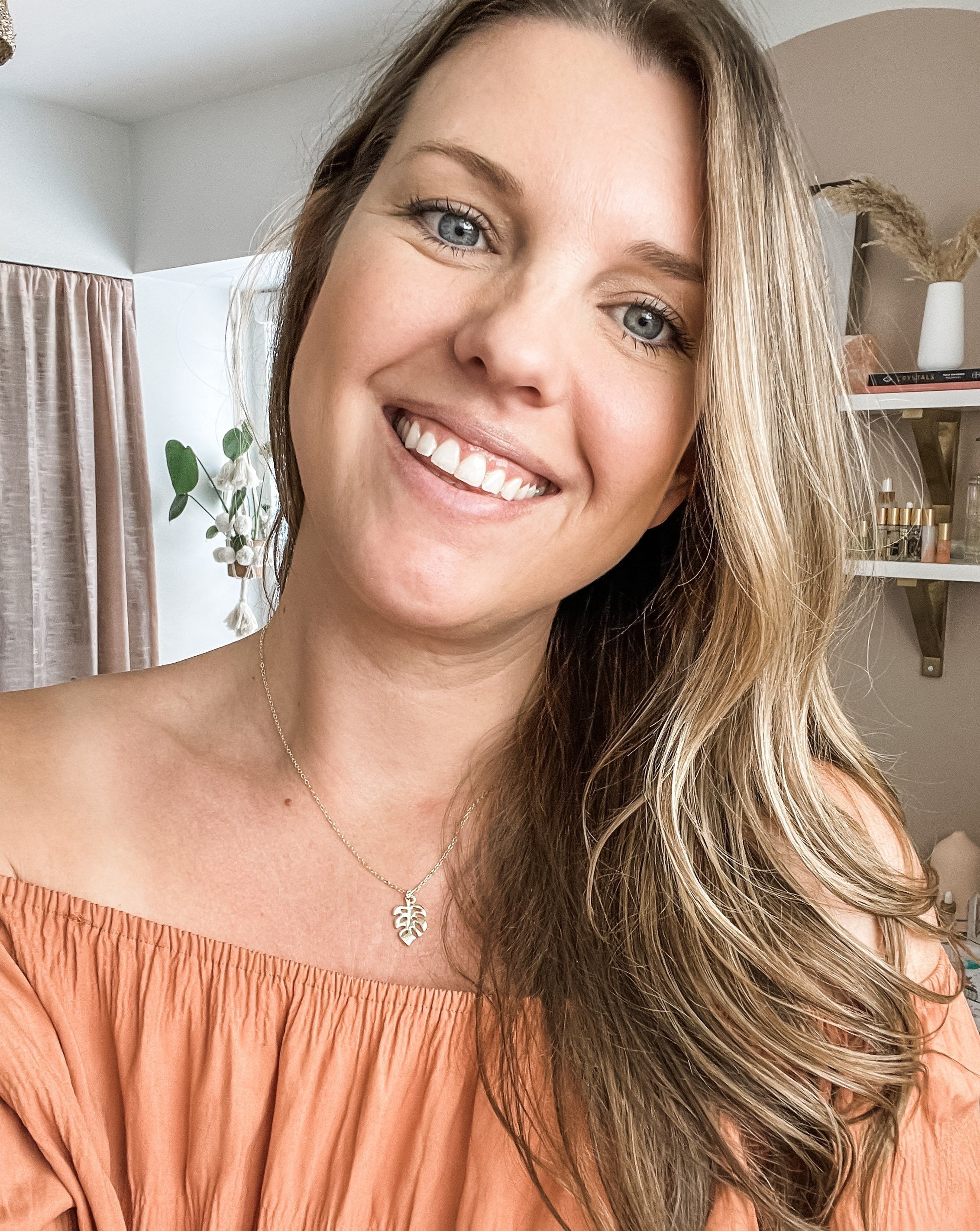 Leaf Diffuser Necklace - Put on Love Designs