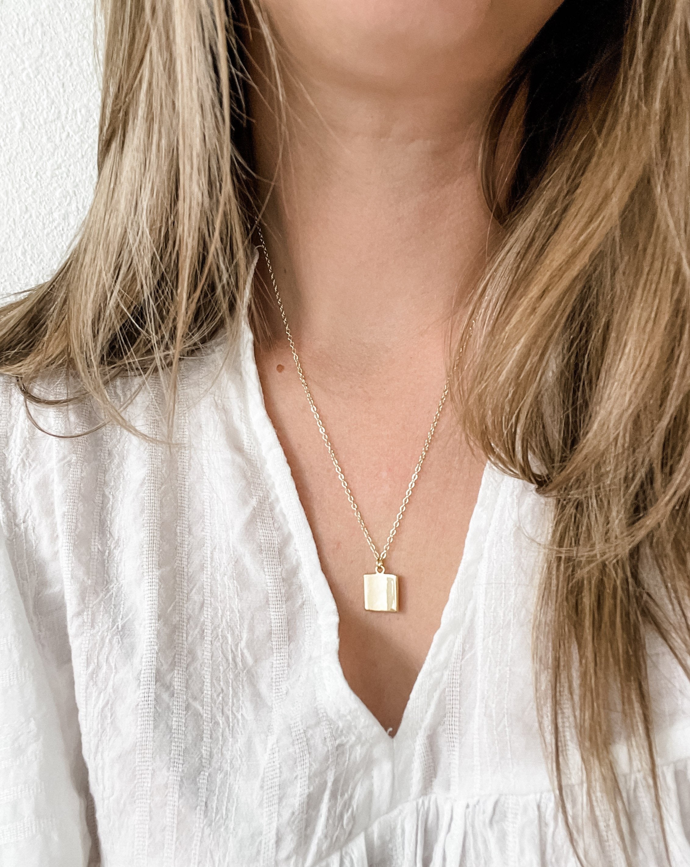 Minimalist Locket Diffuser Necklace - Put on Love Designs